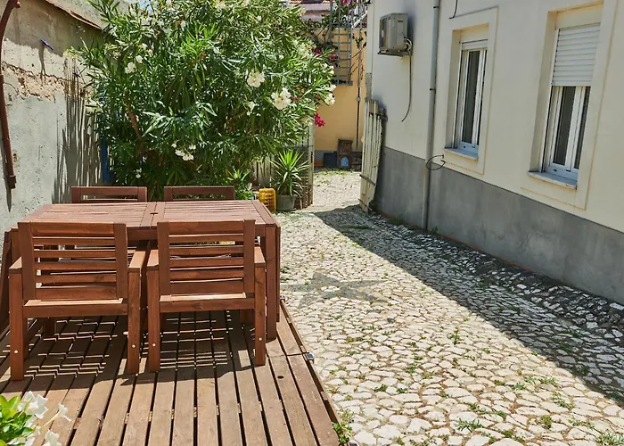 The Back Yard Nest Διαμέρισμα