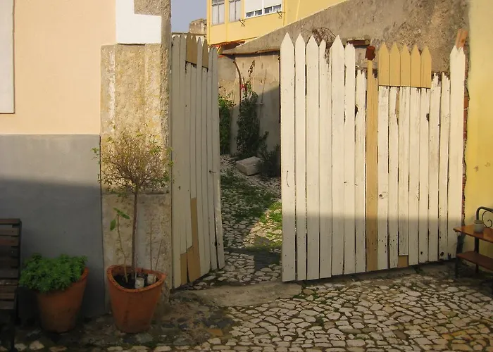 The Back Yard Nest * Lisboa