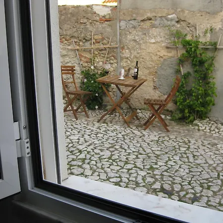 The Back Yard Nest Apartment Lissabon